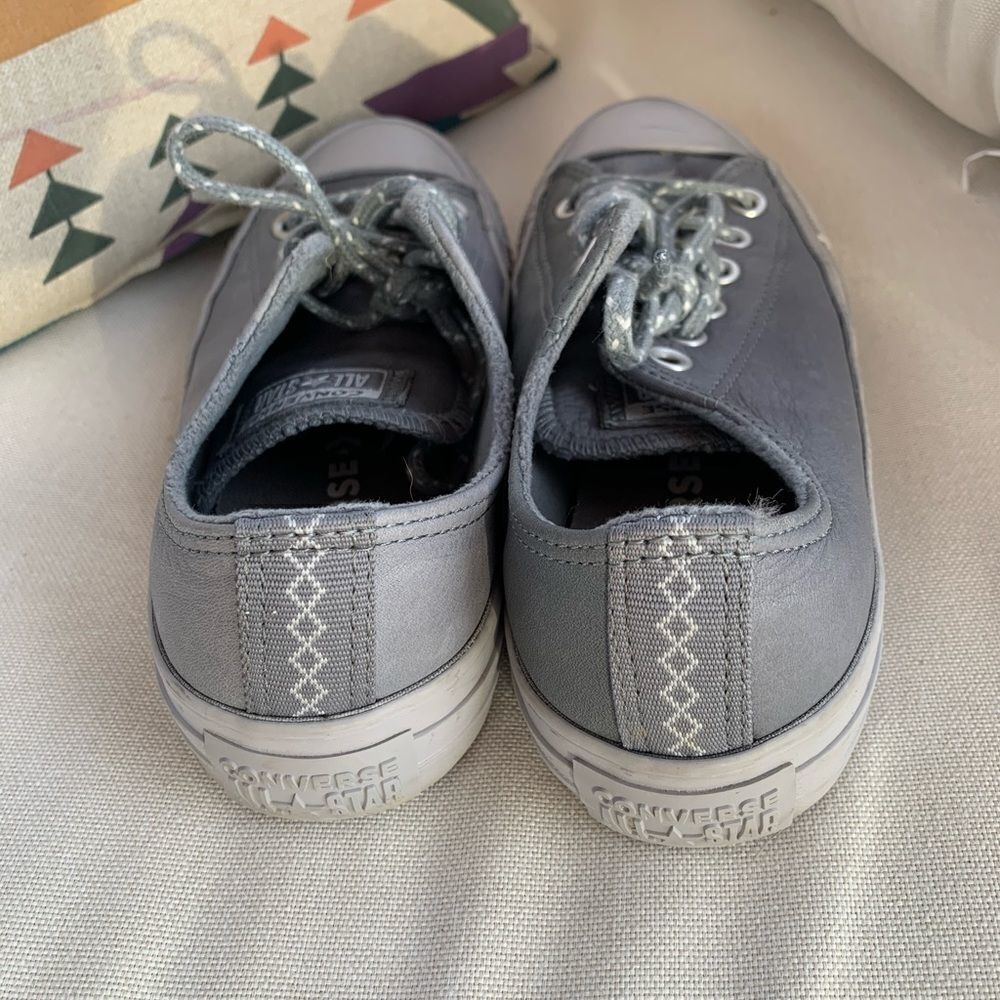 Converse leather sneakers. Size 7 - Picture 2 of 4